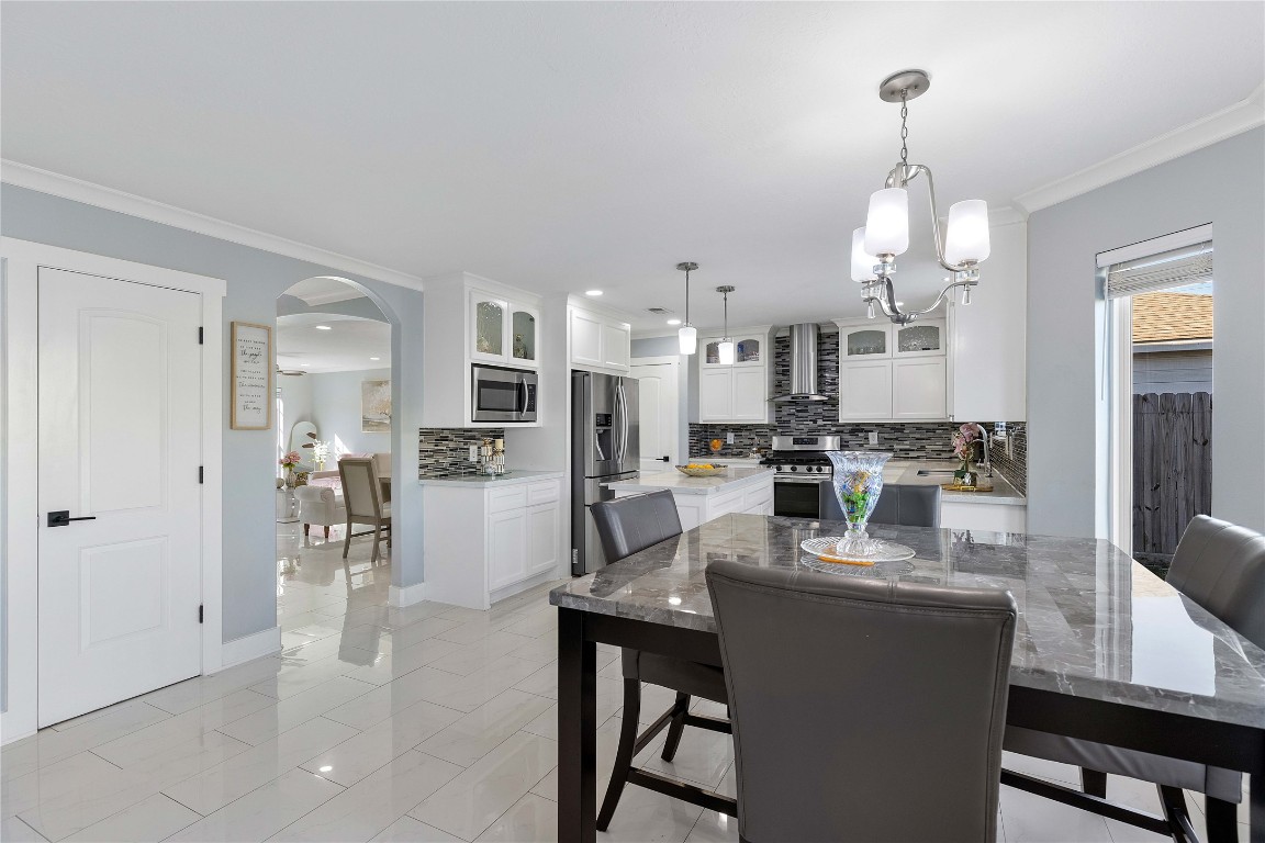 405 Mystic Trail Loop Houston, TX 77339 - Photo 16 of 44 a dining area with stainless steel appliances kitchen island granite countertop a refrigerator a stove a kitchen island with chairs and wooden floor