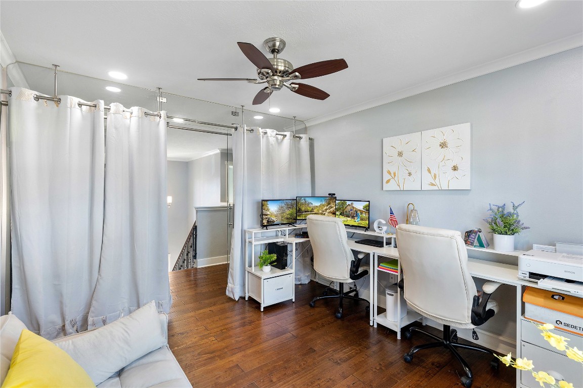 405 Mystic Trail Loop Houston, TX 77339 - Photo 29 of 44 a view of a livingroom with furniture and a ceiling fan