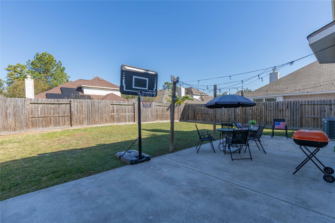405 Mystic Trail Loop Houston, TX 77339 - Photo 38 of 44 a view of a house with backyard and sitting area