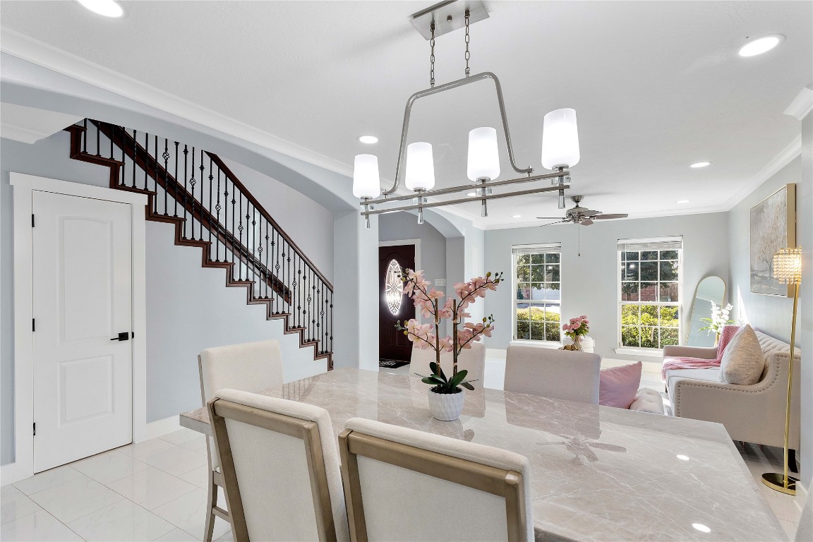 405 Mystic Trail Loop Houston, TX 77339 - Photo 5 of 44 a view of a living room and entryway