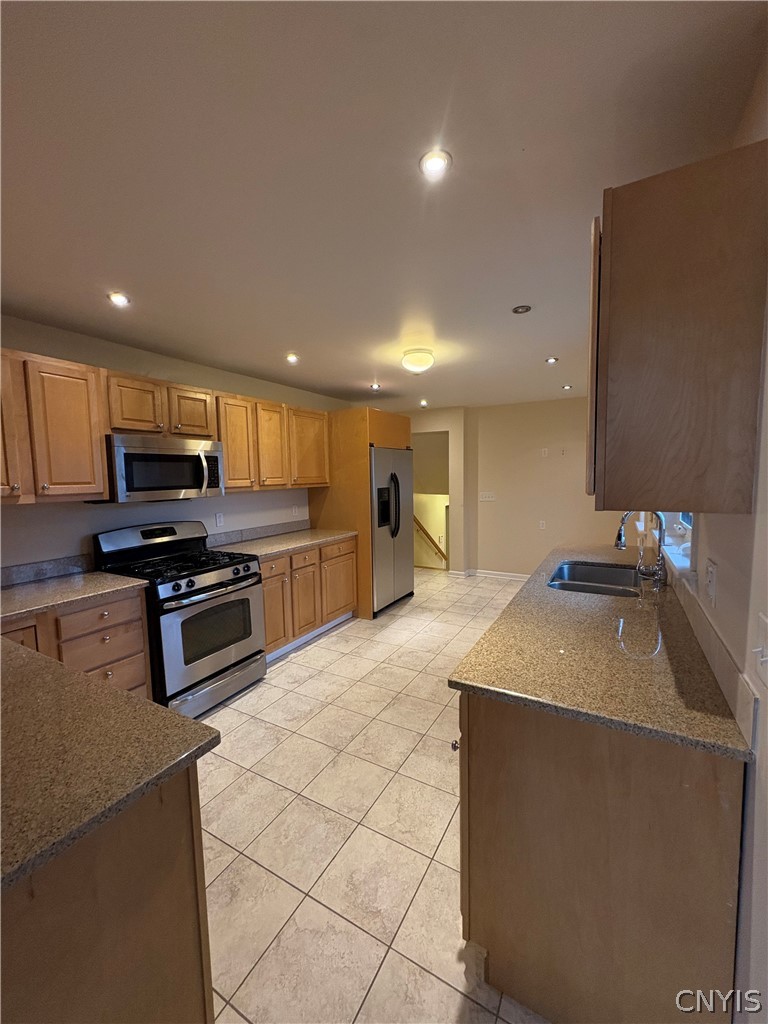 215 Locksley Road Syracuse, NY 13224 - Photo 6 of 25 Gallery Image 6