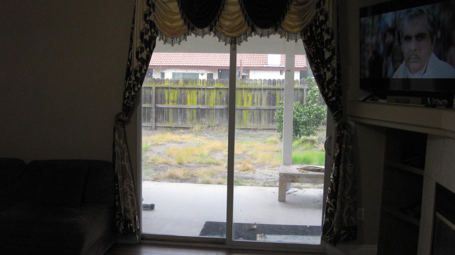 2705 Hicks Street Selma, CA 93662 - Photo 8 of 14 a room with window