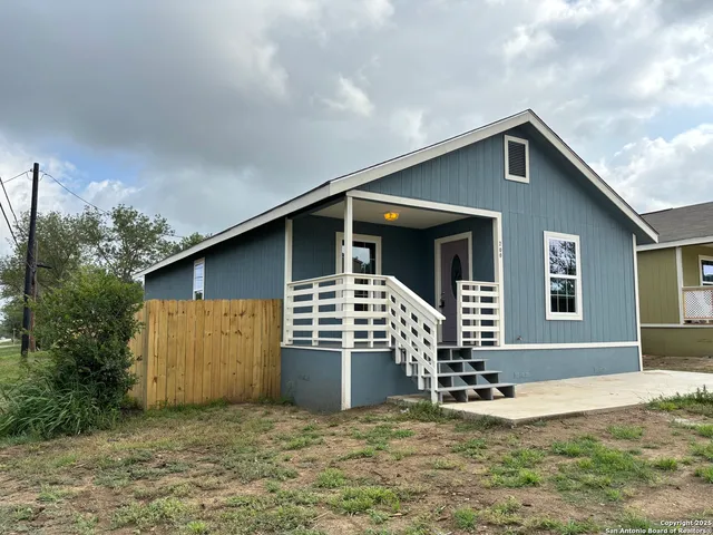 $207,900 | 700 East 5th, Nixon, TX 78140