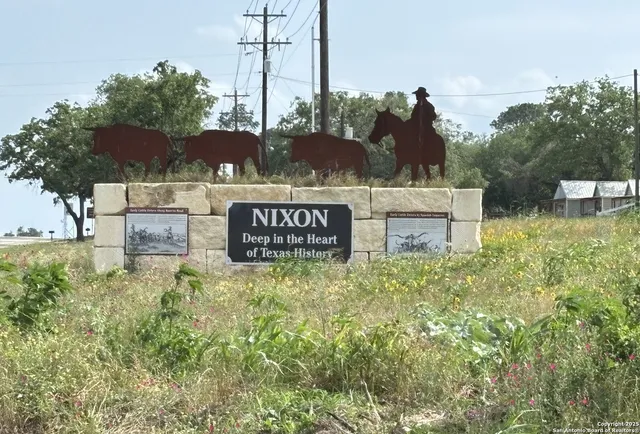 $207,900 | 700 East 5th, Nixon, TX 78140
