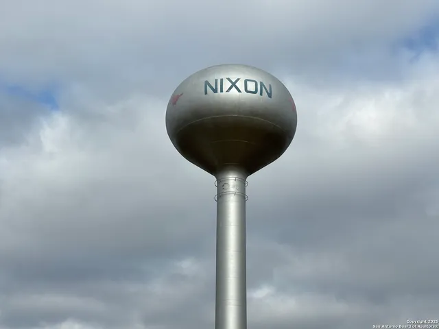 $207,900 | 700 East 5th, Nixon, TX 78140