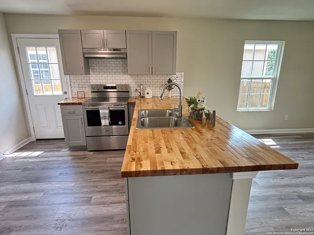 $207,900 | 700 East 5th, Nixon, TX 78140