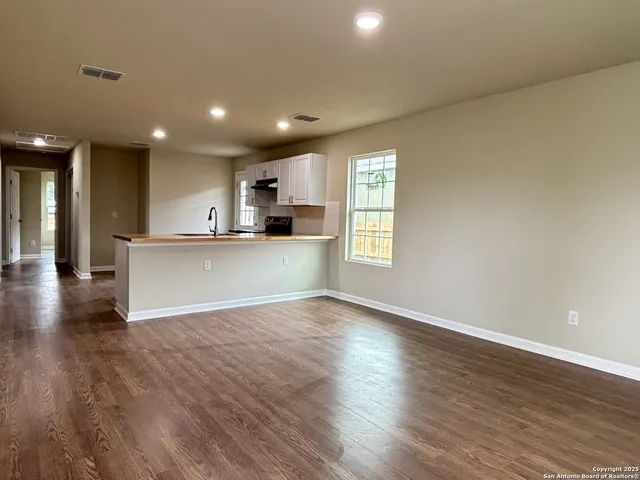 $207,900 | 700 East 5th, Nixon, TX 78140