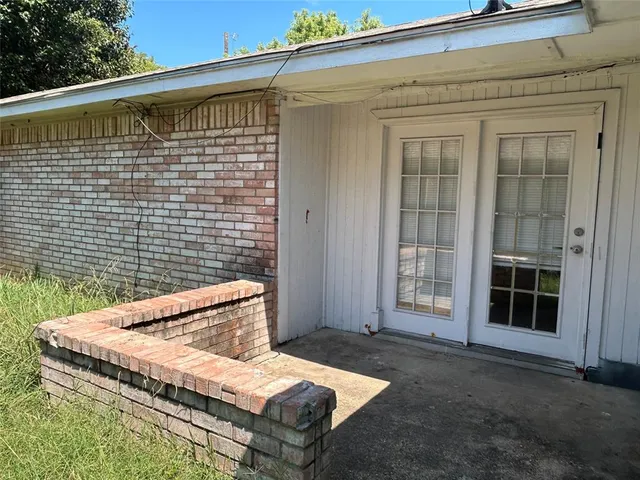 front view of house with a yard