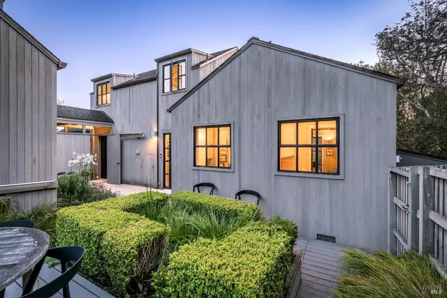 $2,500,000 | 36690 Mariners Drive, The Sea Ranch, CA 95497