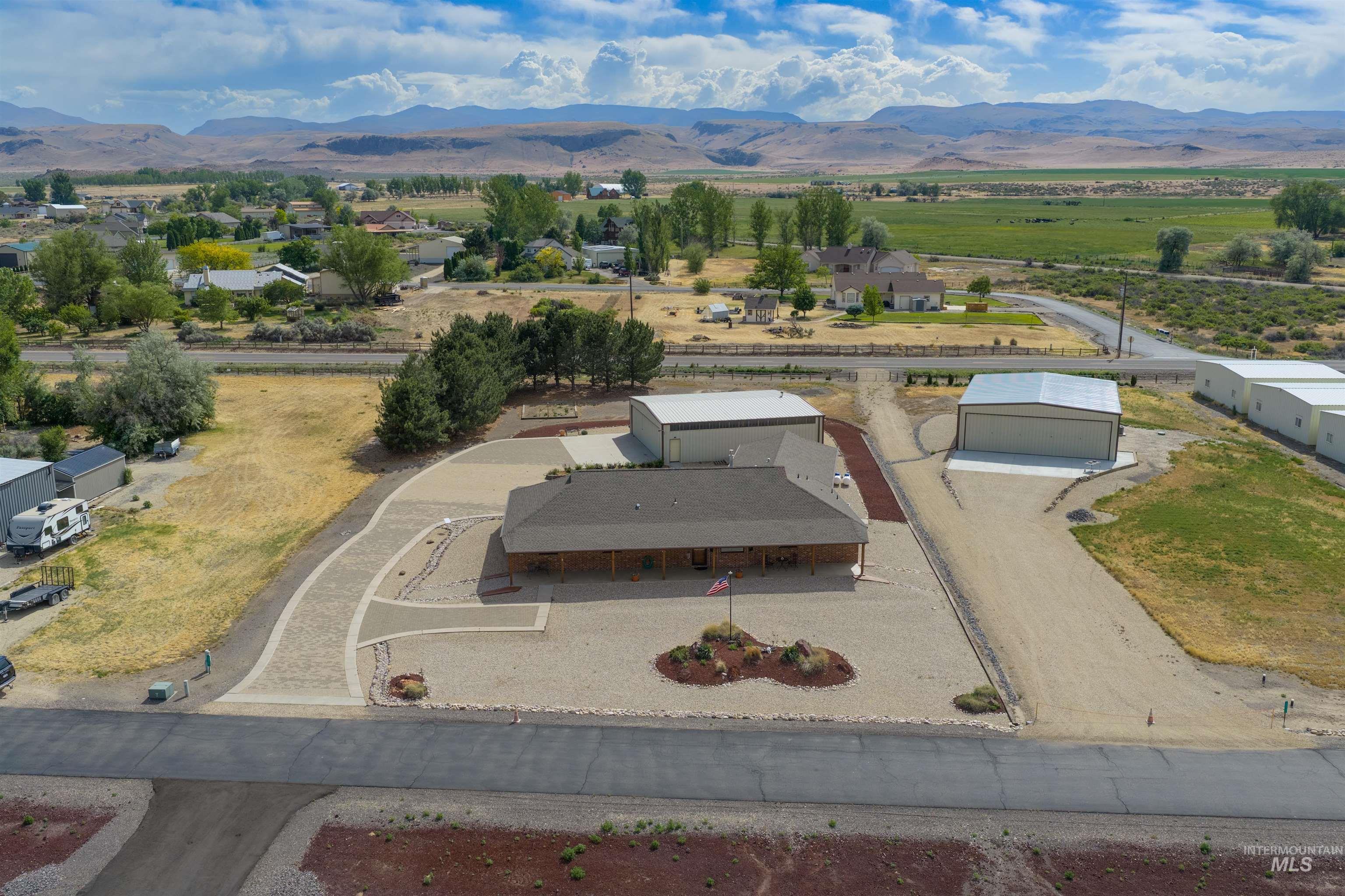 10514 Airpark Loop Road Melba, ID 83641 - Photo 39 of 47 Ranch-style residence featuring a dark shingle roof and covered front porch