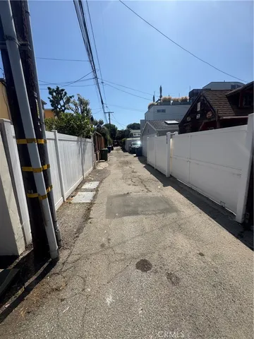 $1,350,000 | 652 Navy Street, Santa Monica, CA 90405