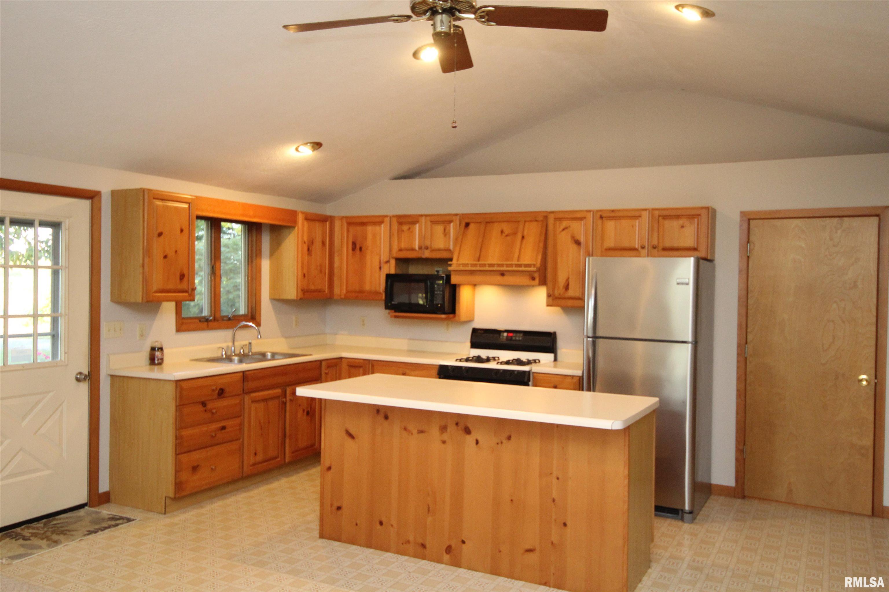 1371 Sun Road Washburn, IL 61570 - Photo 16 of 47