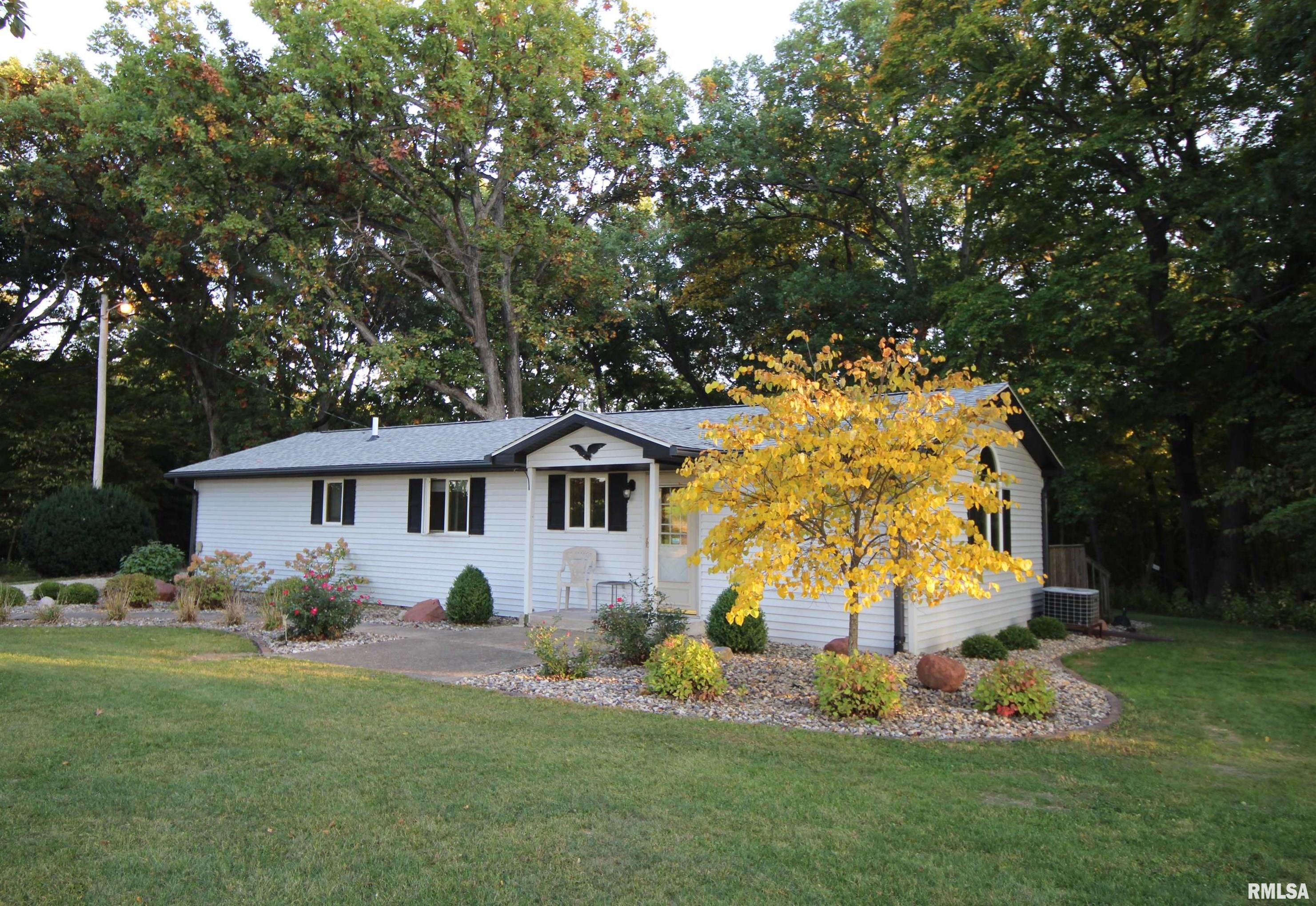 1371 Sun Road Washburn, IL 61570 - Photo 4 of 47