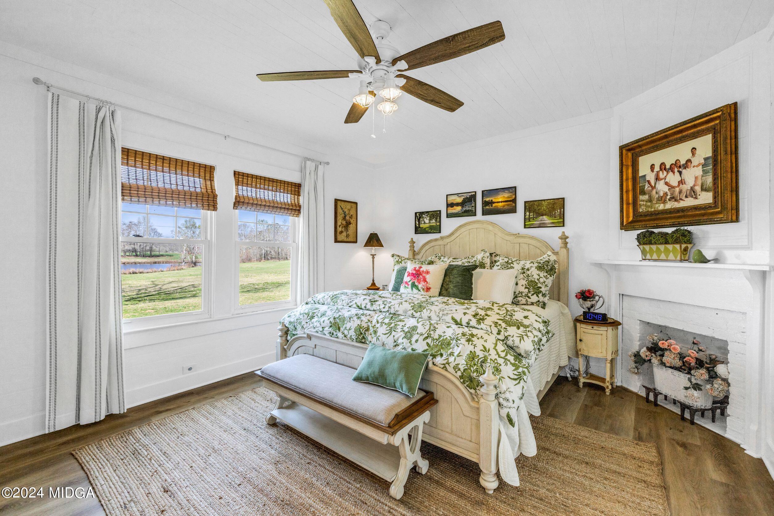 475 Brent Road Barnesville, GA 30204 - Photo 124 of 132 a living room with furniture and a fireplace