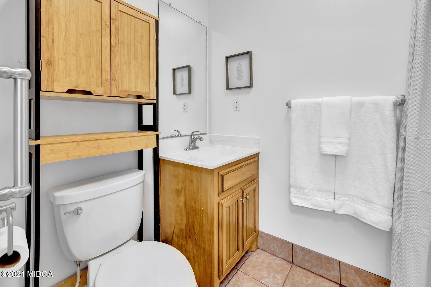 475 Brent Road Barnesville, GA 30204 - Photo 85 of 132 a bathroom with a sink a toilet and shower