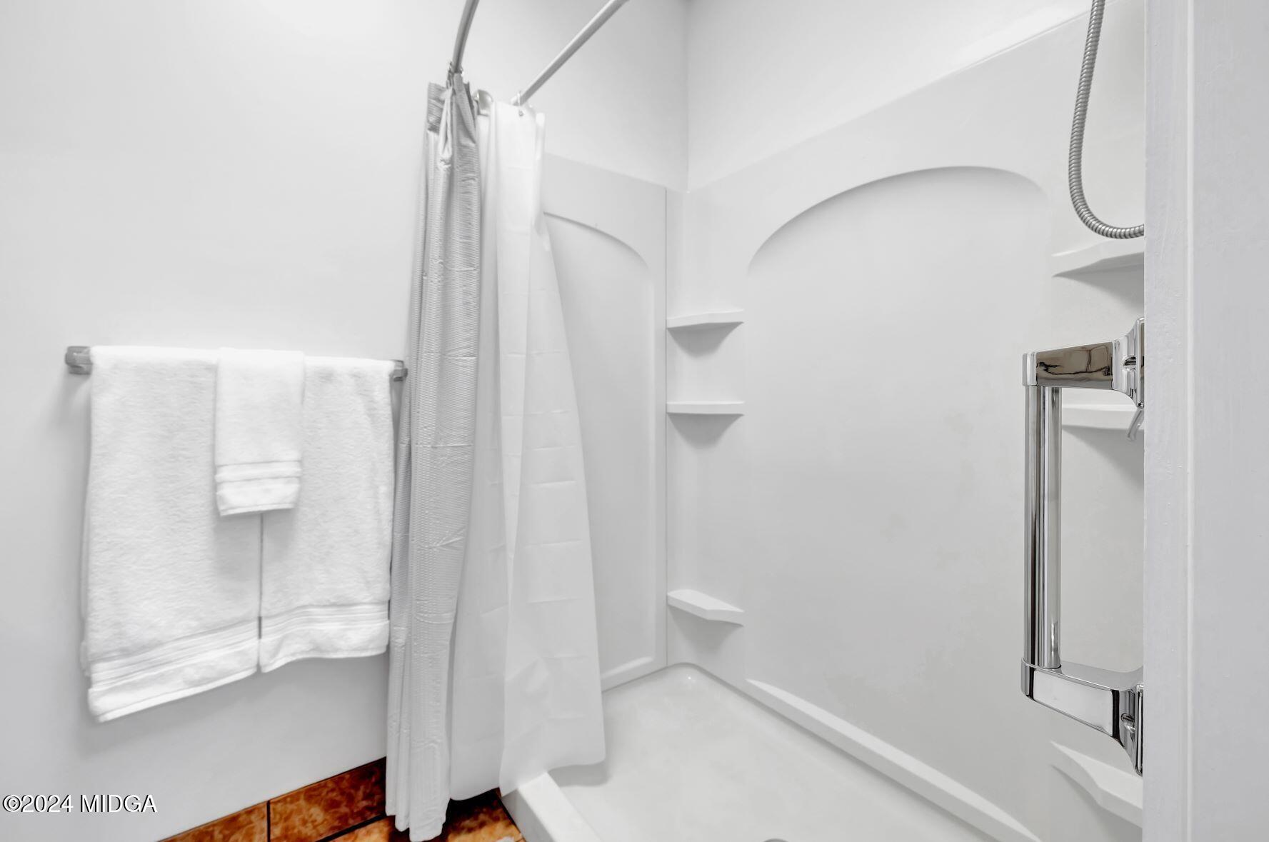 475 Brent Road Barnesville, GA 30204 - Photo 86 of 132 a bathroom with a glass shower door