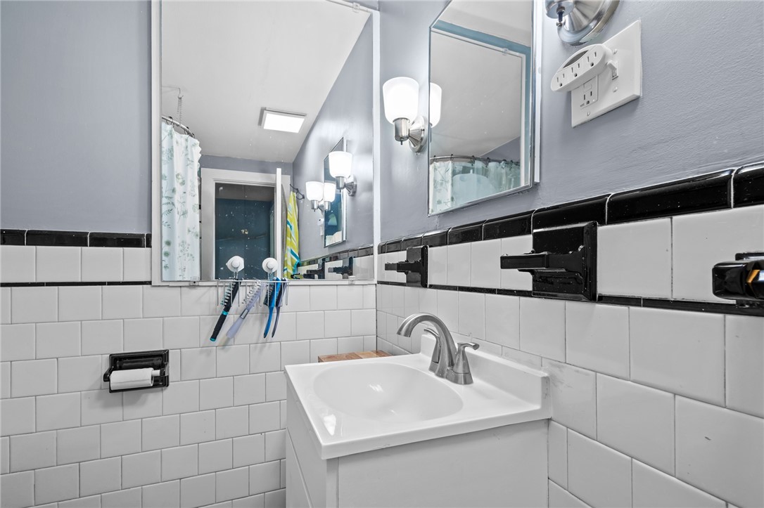 227 Angell Road Lincoln, RI 02865 - Photo 19 of 41 First floor full bath