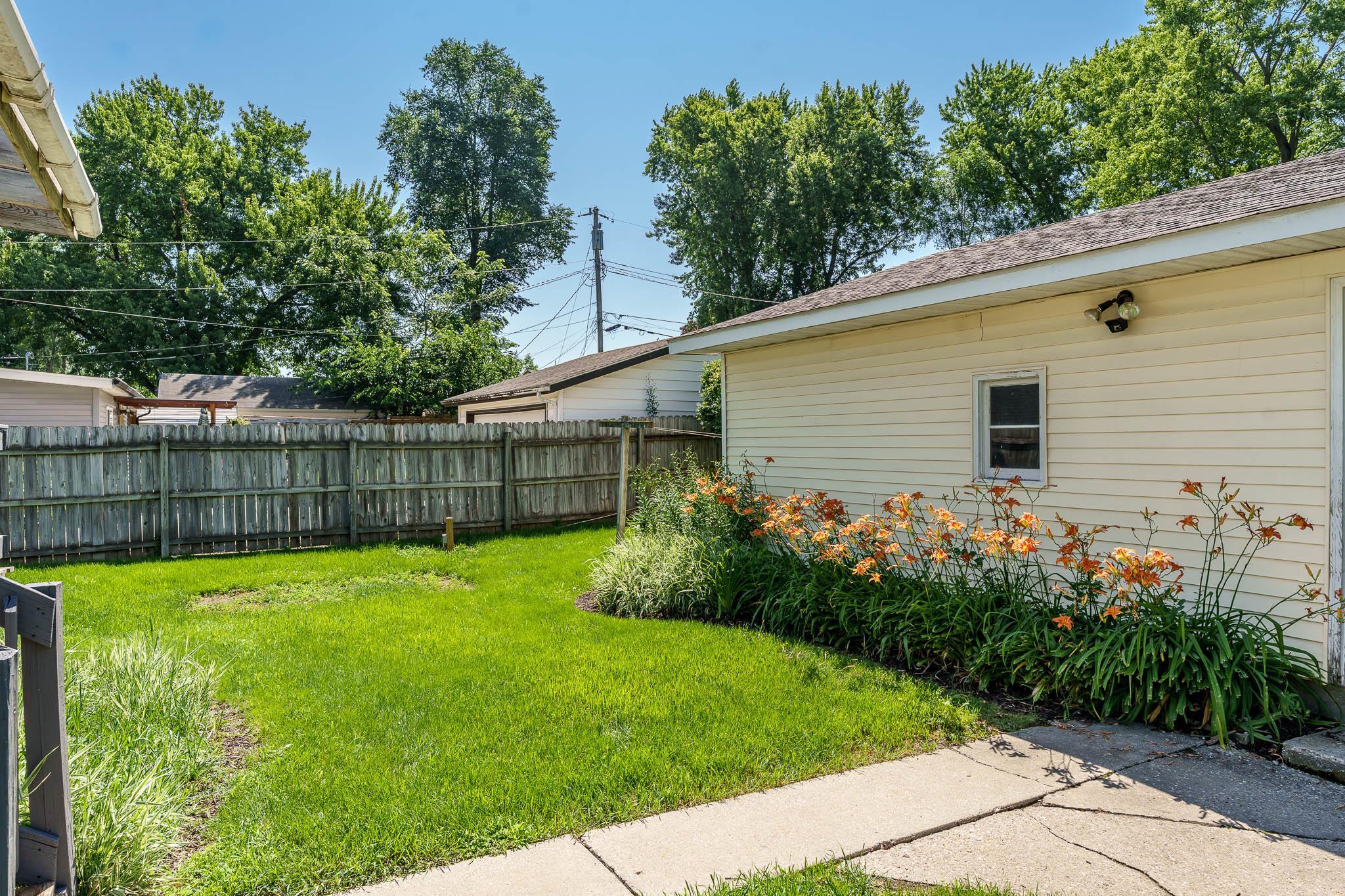 2026 Merrill Street Beloit, WI 53511 - Photo 7 of 37