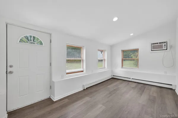 $395,000 | 85 Holloran Road, New Windsor, NY 12553