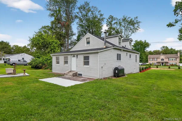 $395,000 | 85 Holloran Road, New Windsor, NY 12553