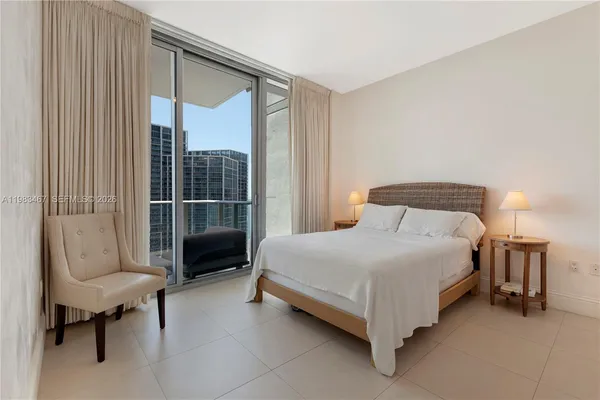 $9,000 | 200 Biscayne Blvd Way, Unit 4907, Miami, FL 33131