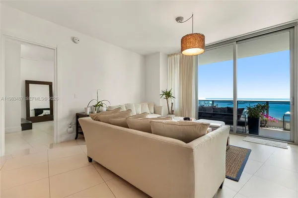 $9,000 | 200 Biscayne Blvd Way, Unit 4907, Miami, FL 33131