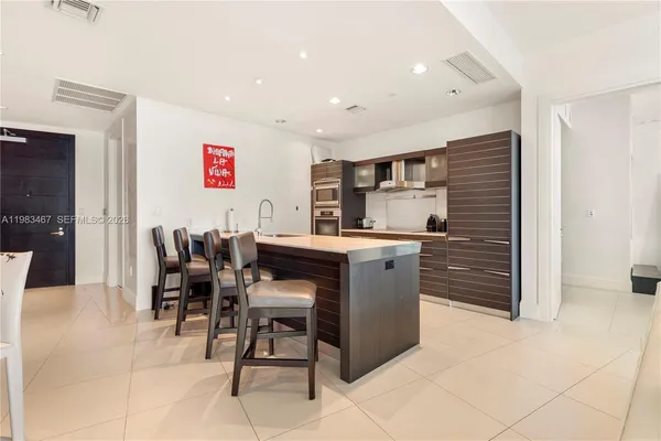 $9,000 | 200 Biscayne Blvd Way, Unit 4907, Miami, FL 33131