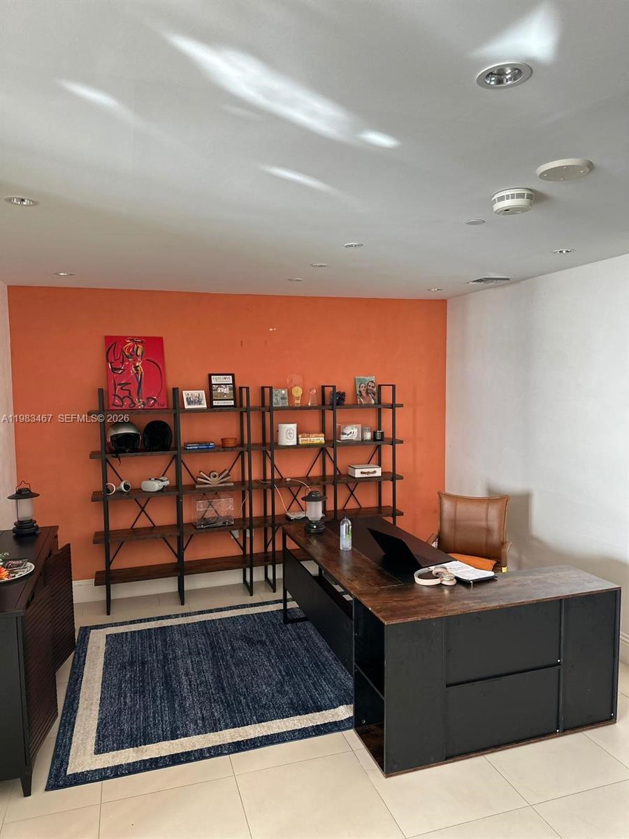 200 Biscayne Blvd Way, Unit 4907 Miami, FL 33131 - Photo 9 of 18 a living room with furniture