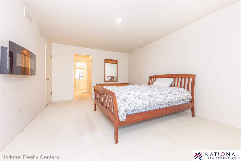 29705 Pine Ridge Circle, Unit 35 Farmington Hills, MI 48331 - Photo 17 of 29