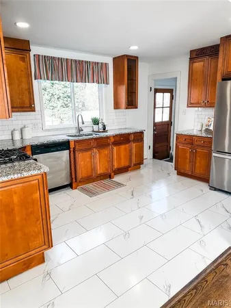 $2,275 | 1 Dickson Court, Kirkwood, MO 63122