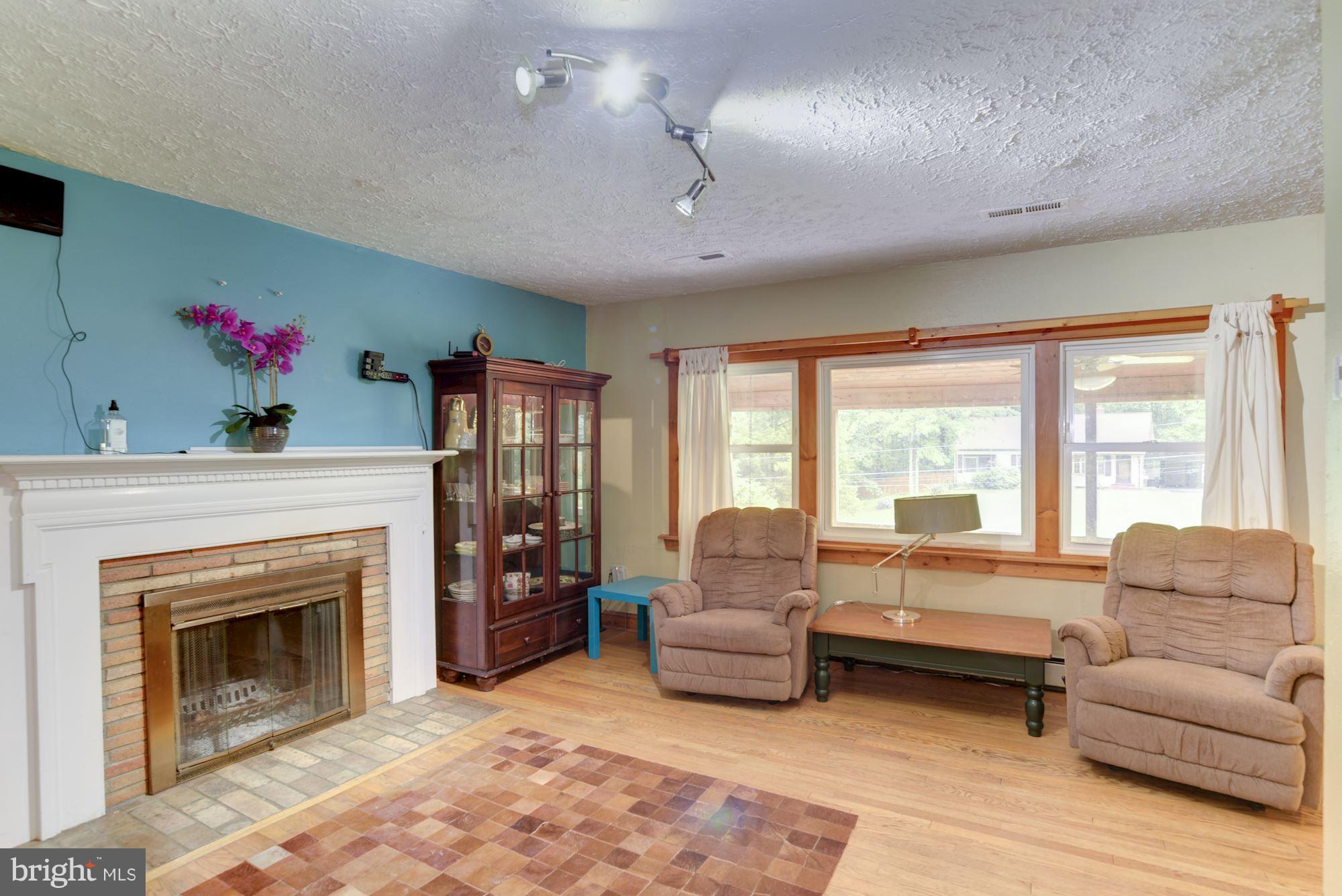 18318 Sharon Road Triangle, VA 22172 - Photo 3 of 16 Enjoy many custom updates