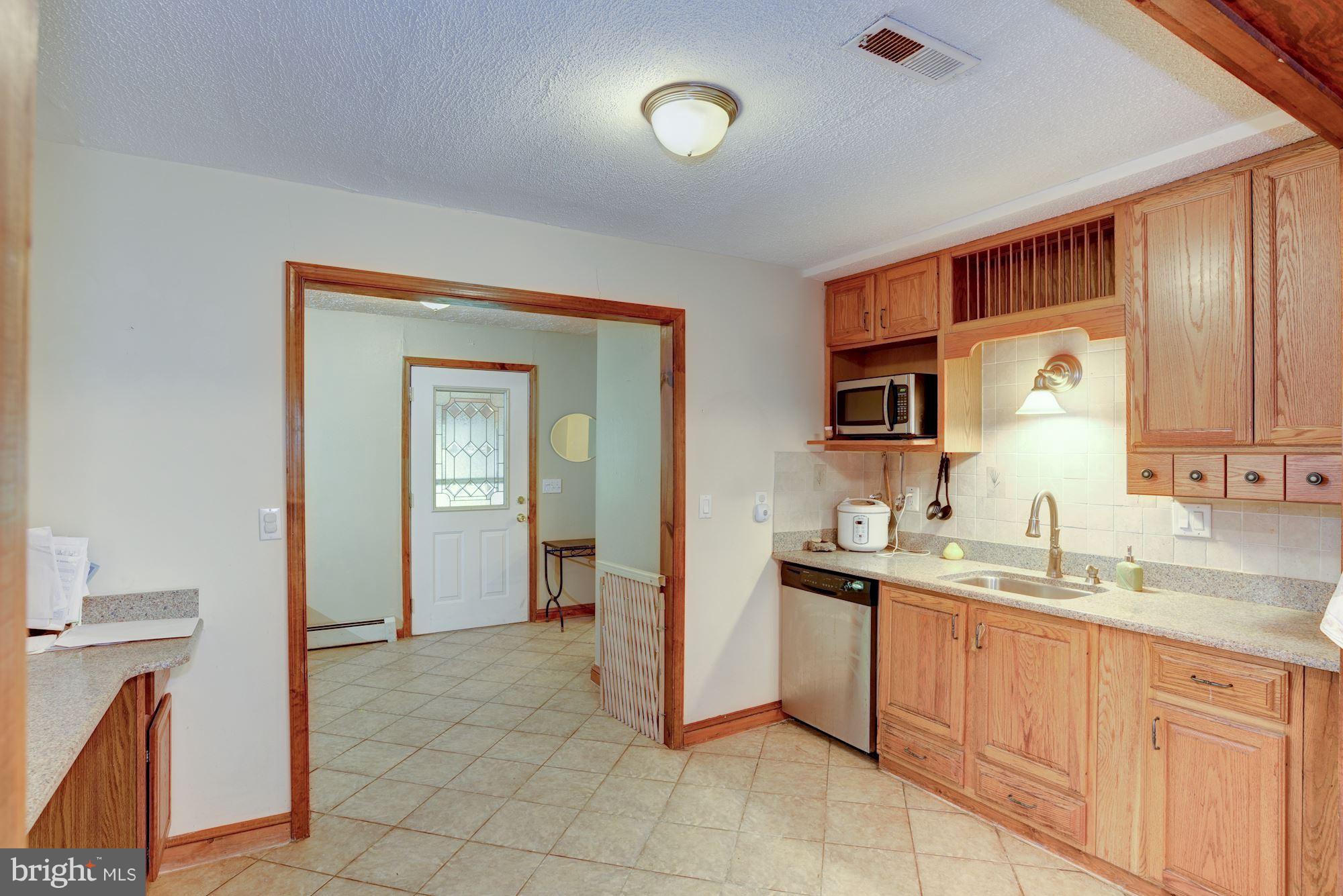 18318 Sharon Road Triangle, VA 22172 - Photo 7 of 16 Easy flow for entertaining