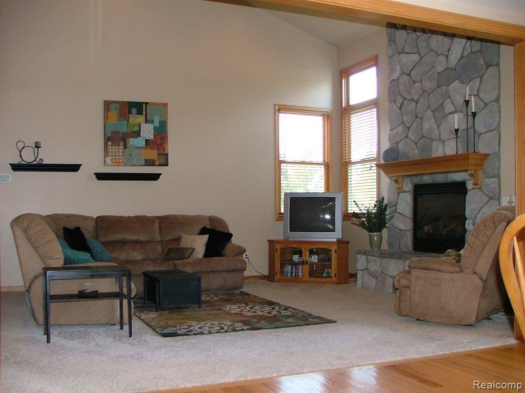 7439 Faussett Road Fenton, MI 48430 - Photo 9 of 21 Great Room w/cathedral ceiling