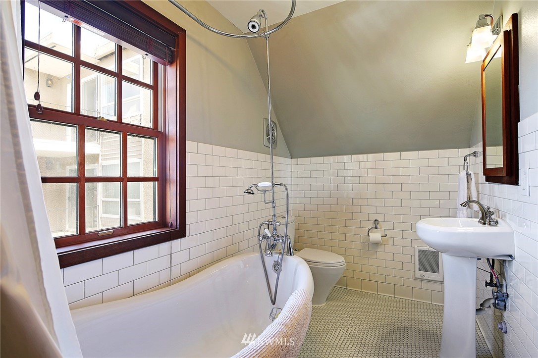 2229 Yale Avenue East Seattle, WA 98102 - Photo 14 of 27 Gallery Image 14