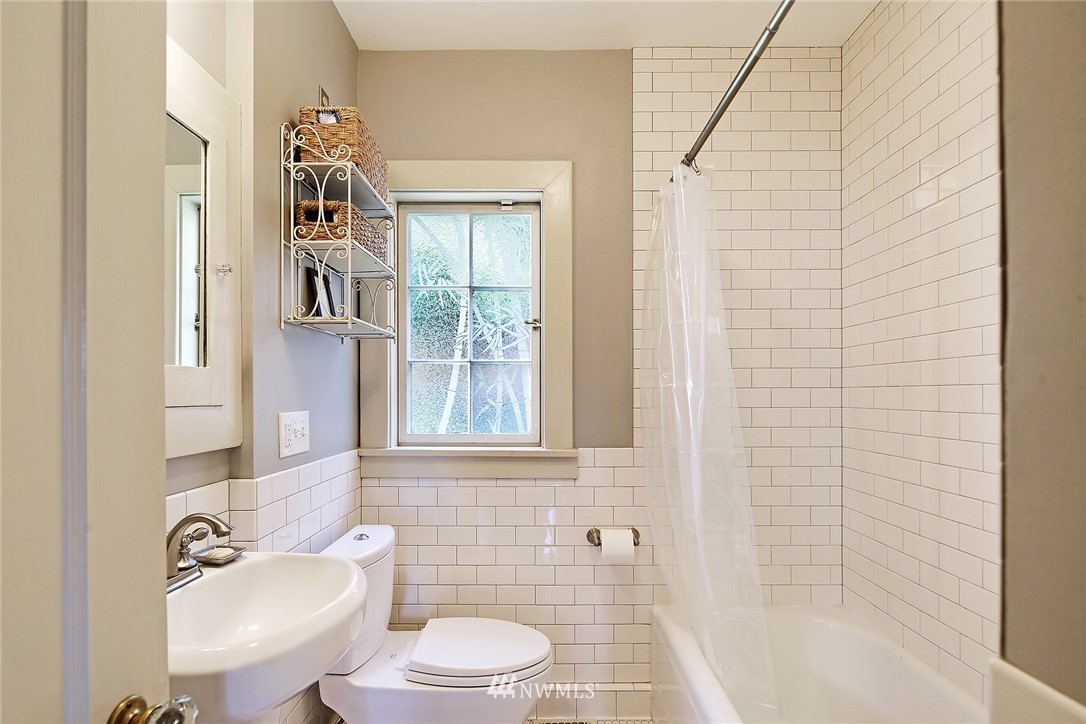 2229 Yale Avenue East Seattle, WA 98102 - Photo 20 of 27 Gallery Image 20
