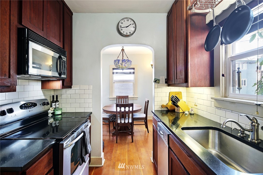 2229 Yale Avenue East Seattle, WA 98102 - Photo 9 of 27 Gallery Image 9