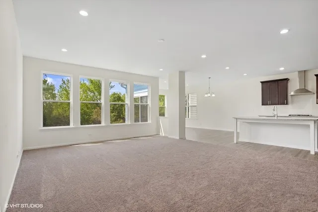 $849,900 | 239 Stonington Drive, Bloomingdale, IL 60108