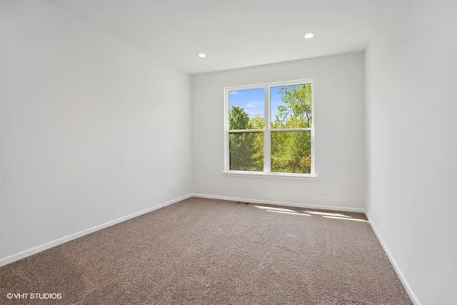 $849,900 | 239 Stonington Drive, Bloomingdale, IL 60108