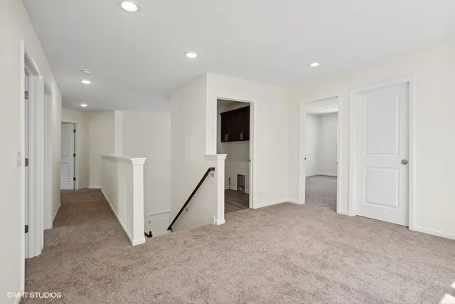 $849,900 | 239 Stonington Drive, Bloomingdale, IL 60108