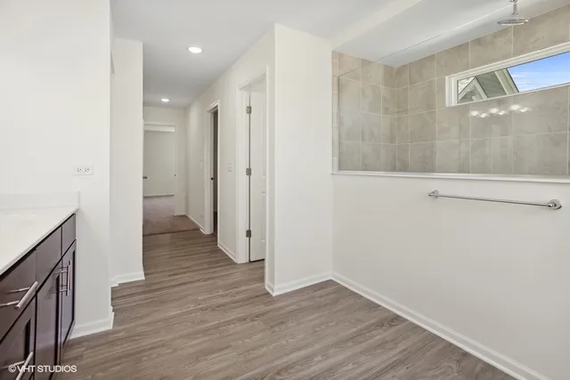 $849,900 | 239 Stonington Drive, Bloomingdale, IL 60108