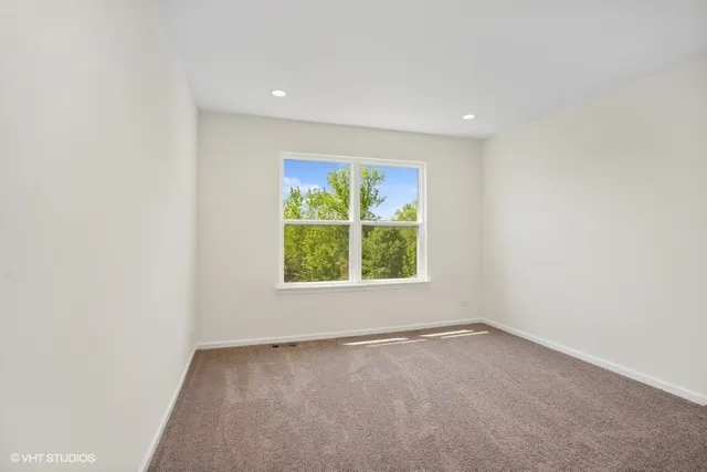 $849,900 | 239 Stonington Drive, Bloomingdale, IL 60108