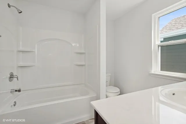 $849,900 | 239 Stonington Drive, Bloomingdale, IL 60108