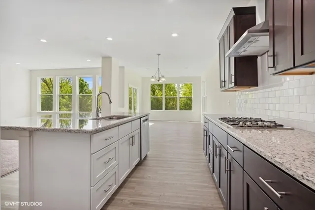 $849,900 | 239 Stonington Drive, Bloomingdale, IL 60108