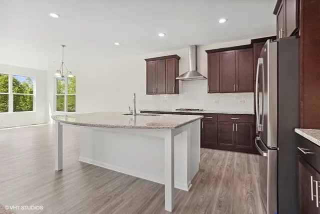 $849,900 | 239 Stonington Drive, Bloomingdale, IL 60108