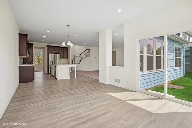 $849,900 | 239 Stonington Drive, Bloomingdale, IL 60108