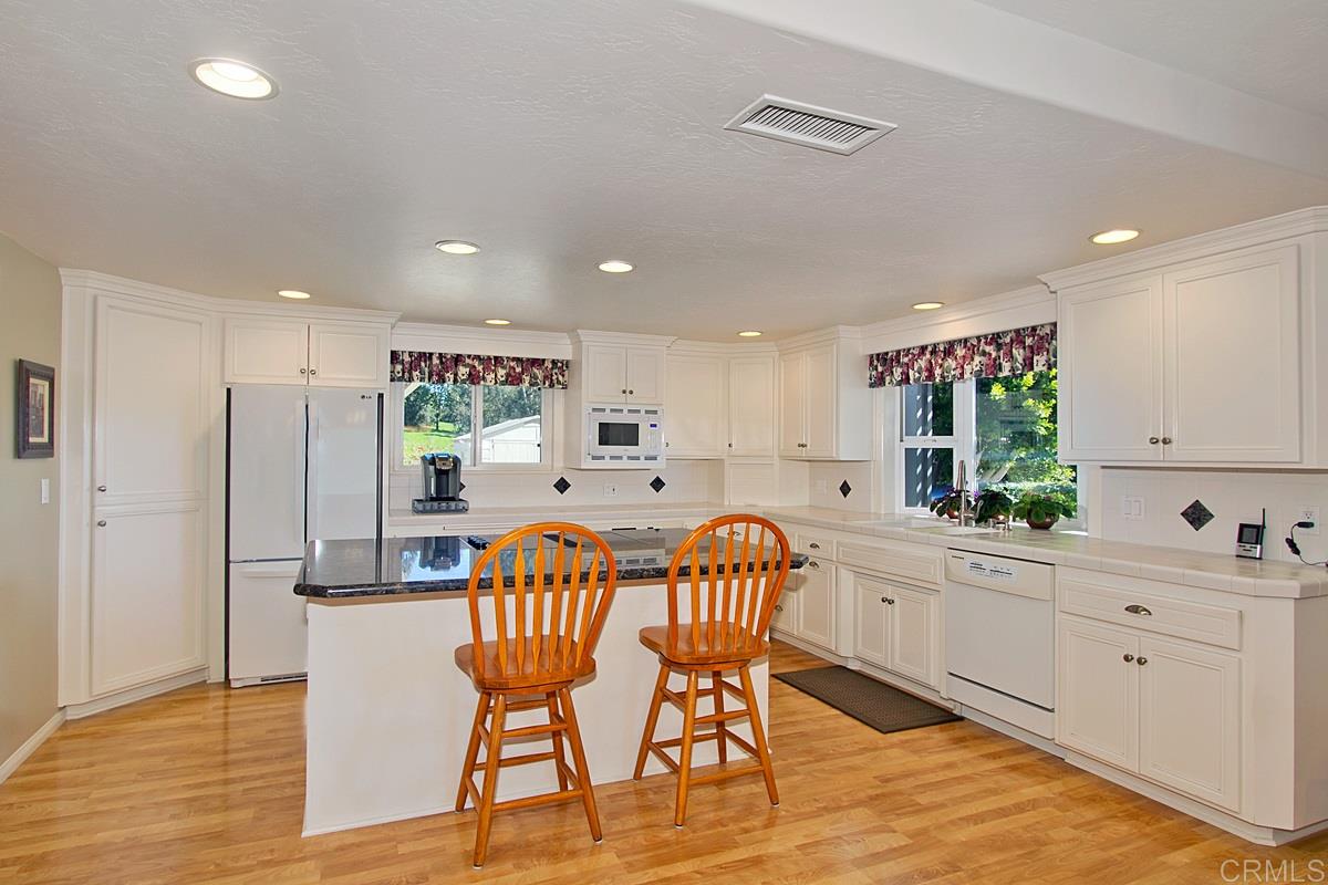 1918 Calmin Drive Fallbrook, CA 92028 - Photo 8 of 24 Gallery Image 8