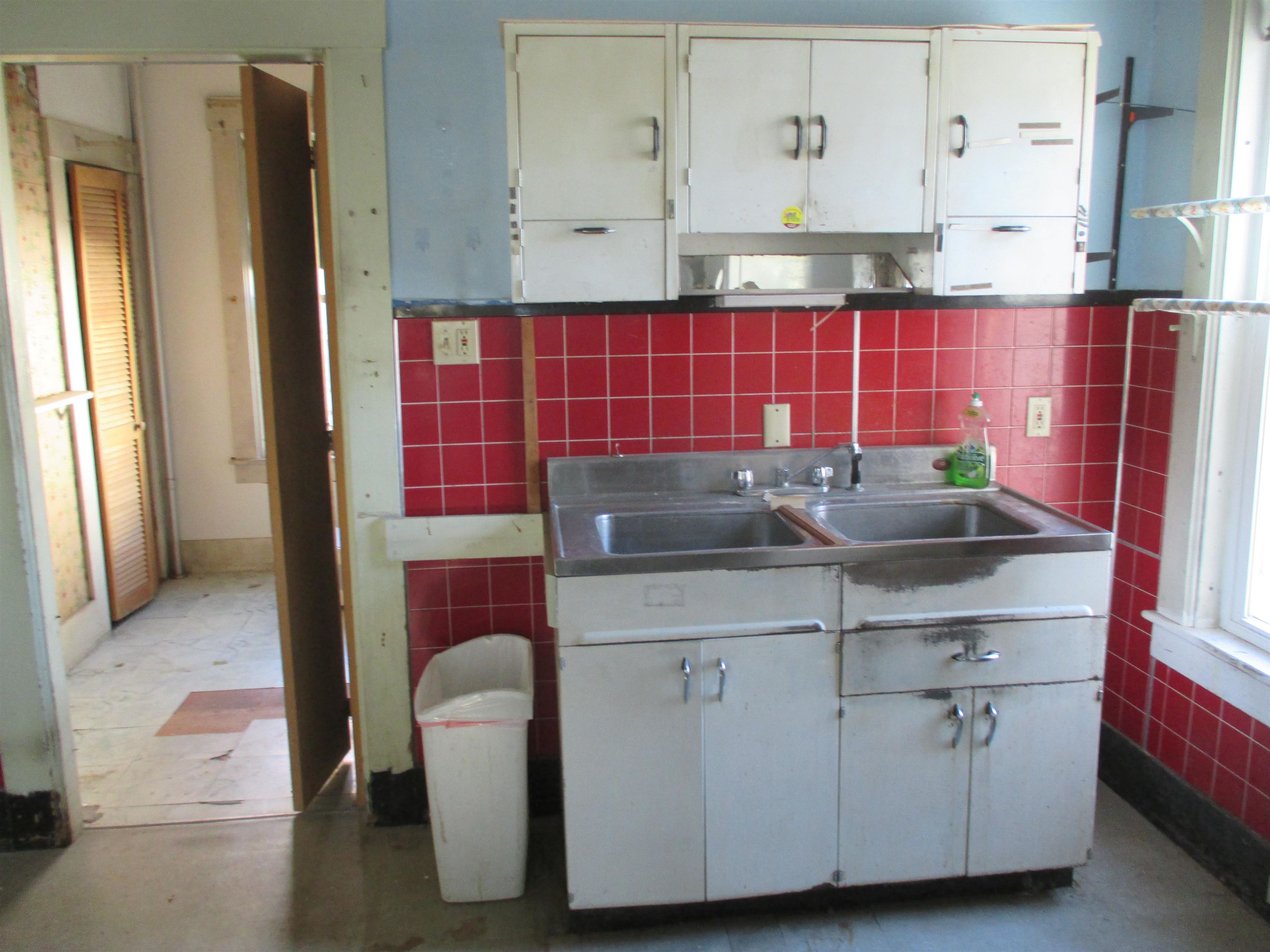 118 Charles Street Rochester, NH 03867 - Photo 11 of 46