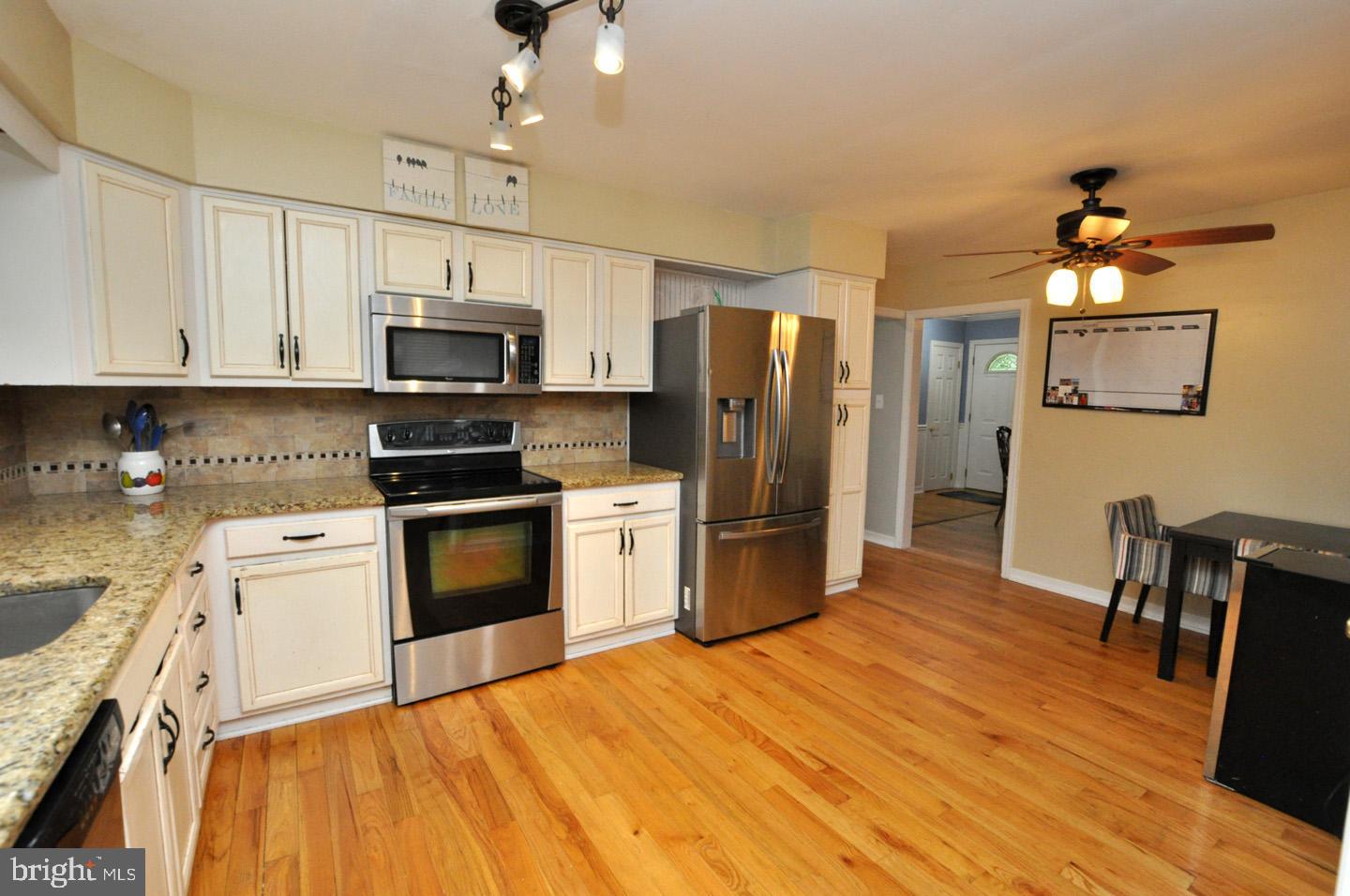 63 Christopher Mill Road Medford, NJ 08055 - Photo 7 of 29 Granite counter tops