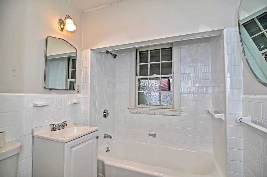 109 Clinton Street Chelsea, MA 02150 - Photo 4 of 19 Gallery Image 4