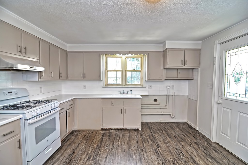 109 Clinton Street Chelsea, MA 02150 - Photo 8 of 19 Gallery Image 8